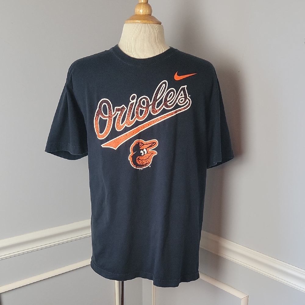 NIKE Baltimore Orioles Regular Fit Black Graphic Printed‎ Short Sleeve T-Shirt M